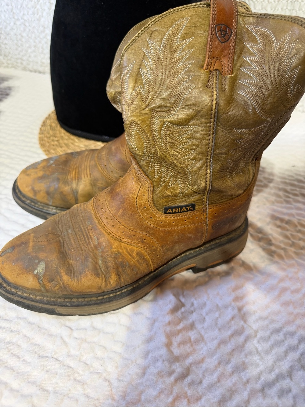 Ariat Men's Tan/Brown Distressed Leather Cowboy Boots